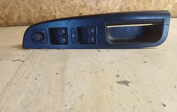 Volkswagen Golf V Electric window control switch 1K4868049C