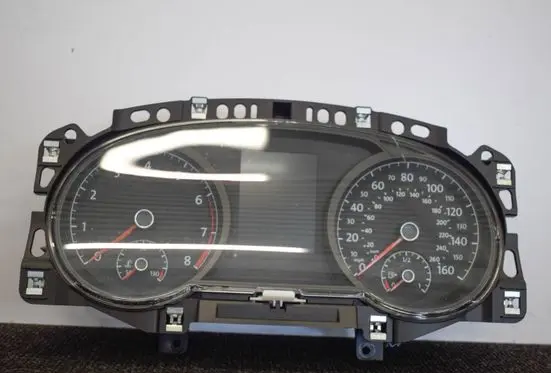 Volkswagen Golf VII Speedometer (instrument cluster)