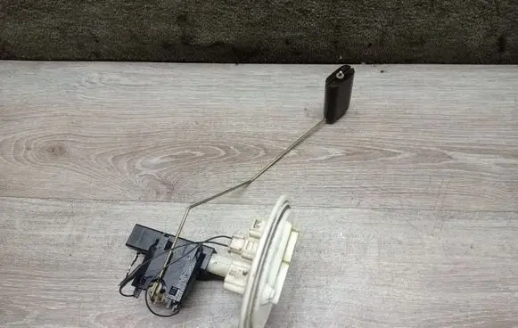 Volvo V70 Fuel level sensor 68912