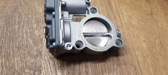 BMW 1 F40 Throttle valve 7618838