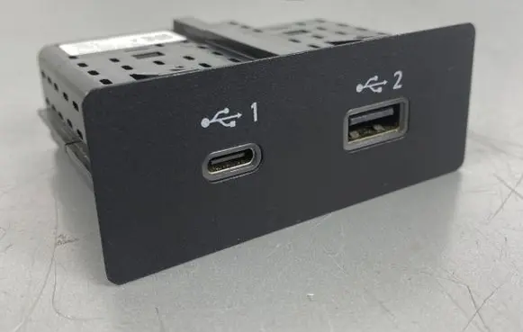 Nissan X-Trail T33 USB socket connector 284H36RA1A