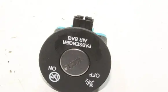 KIA Xceed Passenger airbag on/off switch 