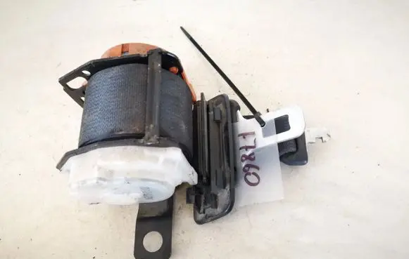 Infiniti FX Middle seatbelt (rear) 