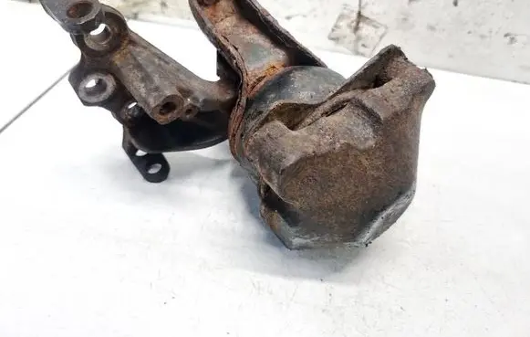 Mitsubishi Endeavor Engine mount bracket