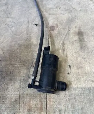 Renault Master III Windscreen/windshield washer pump 9825893480