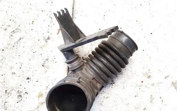 Nissan Pathfinder R51 Intercooler hose/pipe 2100543