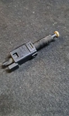 Volkswagen PASSAT B5 Brake pedal sensor switch 343B 811907