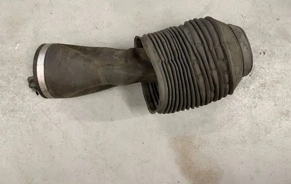 Toyota Land Cruiser (J150) Rear air suspension bag/shock absorber 