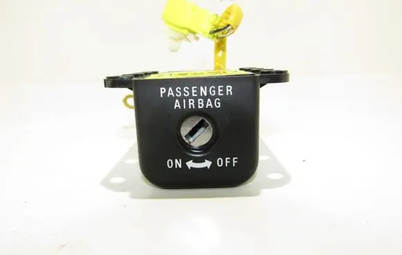 Passenger airbag on/off switch