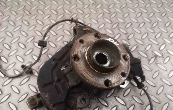 Chrysler Ypsilon Front wheel hub