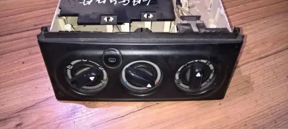 Renault Laguna I Climate control unit 9041703027 90.417.03.027
