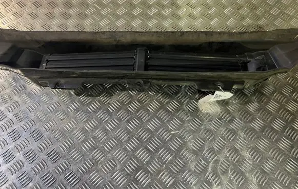 Volvo XC90 Intercooler air channel guide 31353797