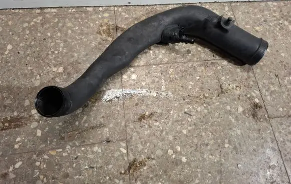 Volvo XC60 Intercooler hose/pipe 72109999