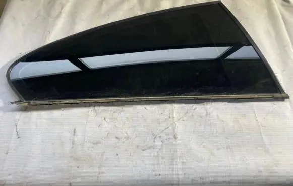 BMW 6 E63 E64 Rear side window 7069222