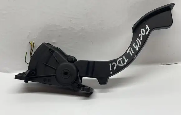 Ford Focus Accelerator throttle pedal 4M519F836AH