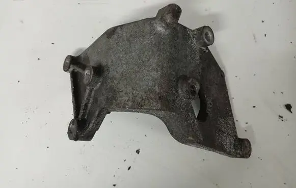 Nissan Qashqai Engine mounting bracket 