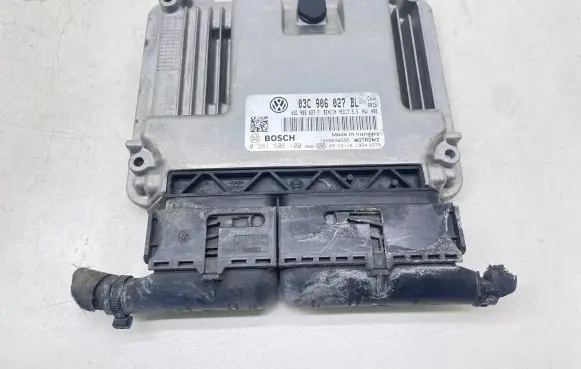 Volkswagen Tiguan Engine control unit/module 03C906027BL 03C906027F 261S06100