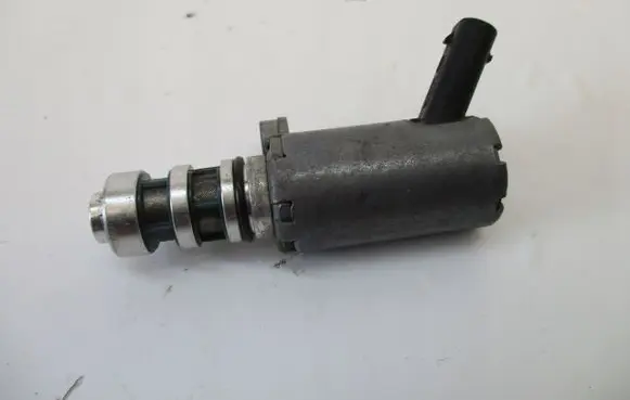 Skoda Fabia Mk3 (NJ) Camshaft vanos timing valve 04E306455J