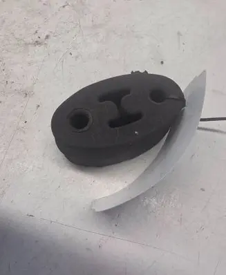 Volvo S60 Muffler mount bracket/holder 09186408