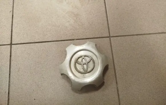 Toyota Land Cruiser (J120) Original wheel cap 