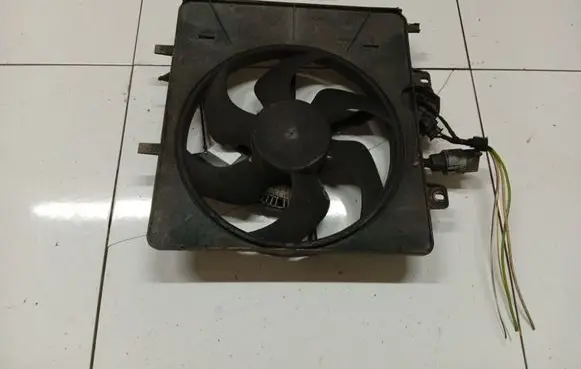 Peugeot 1007 Radiator cooling fan shroud 