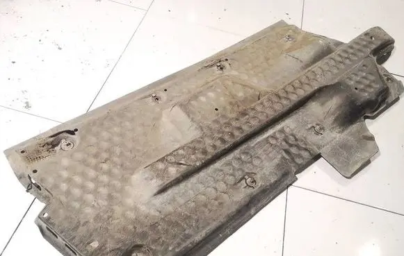 Skoda Fabia Mk2 (5J) Engine splash shield/under tray 
