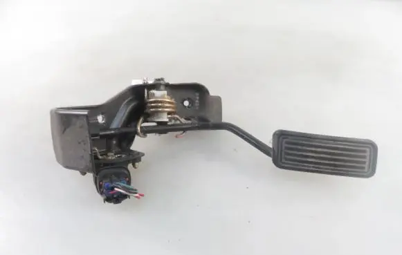 Toyota Corolla Verso E121 Accelerator throttle pedal 1983003010 8928147018