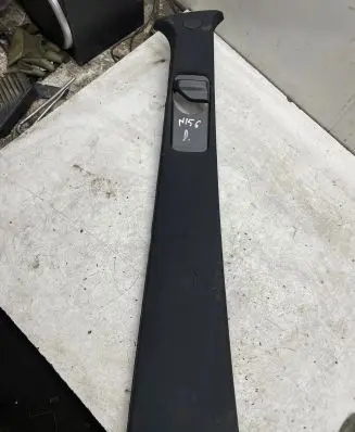 Mercedes-Benz ML W164 (B) pillar trim (top) A1646909825 82405121 1288327