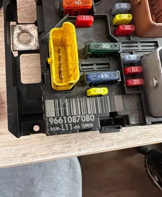 Peugeot 307 CC Fuse module 9661087080
