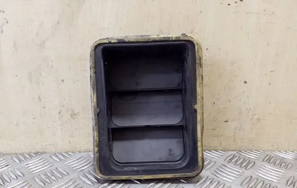 Citroen C4 Grand Picasso Quarter panel pressure vent 96384903