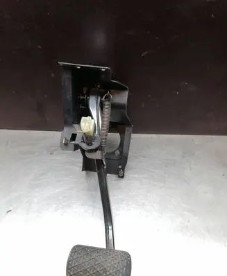 Mercedes-Benz C W203 Brake pedal 2032900719