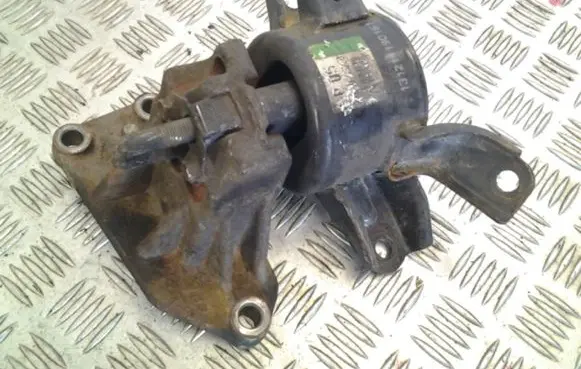 Toyota Avensis T250 Engine mount bracket