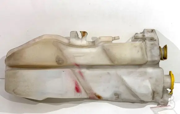 Dodge Durango Windshield washer fluid reservoir/tank 