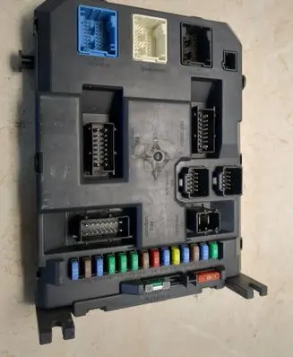 Peugeot 207 Fuse module PRT0678001 22661F01 9666952280