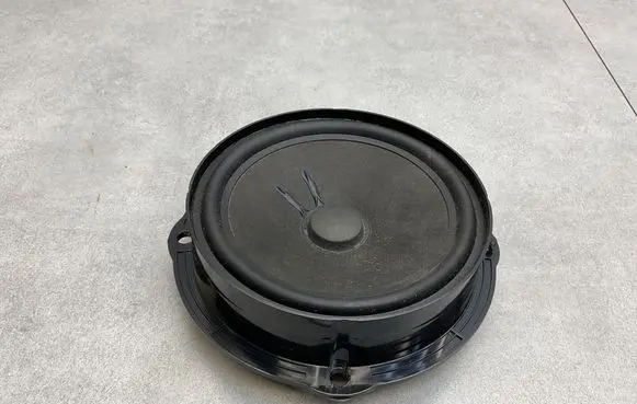Skoda Octavia Mk3 (5E) Front door speaker 5E0035411C