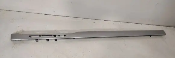 Dashboard glove box trim