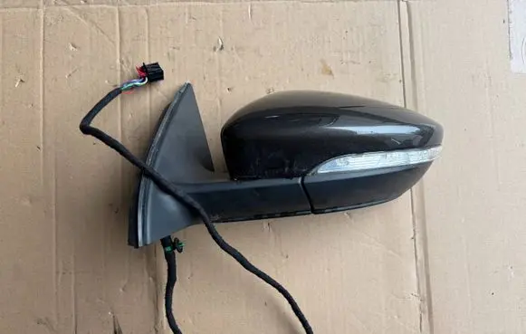 Volkswagen PASSAT B7 Front door electric wing mirror 3C0857933A