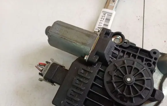 Opel Astra H Rear door window regulator motor 