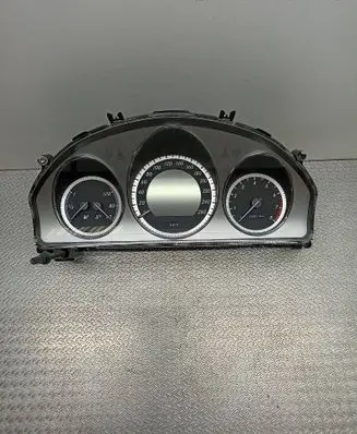 Speedometer (instrument cluster)