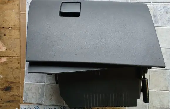 Opel Astra H Glove box 280020688