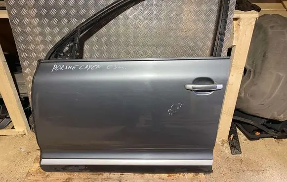 Porsche Cayenne (9PA) Front door