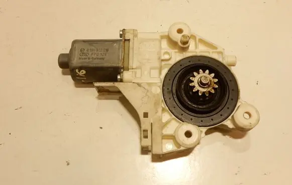 Ford Focus Front door window regulator motor 4M5T14553 26116