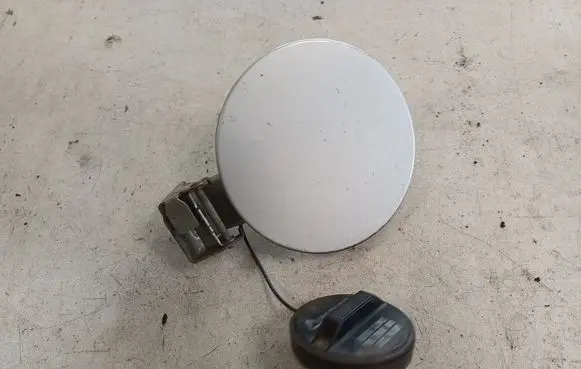 Suzuki Swift I Fuel tank cap
