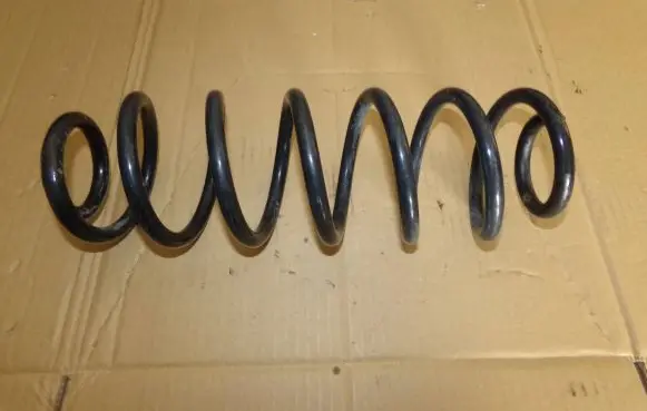 Volkswagen Golf V Rear coil spring