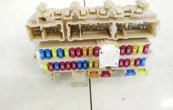 Nissan Qashqai Fuse box set c06484a16
