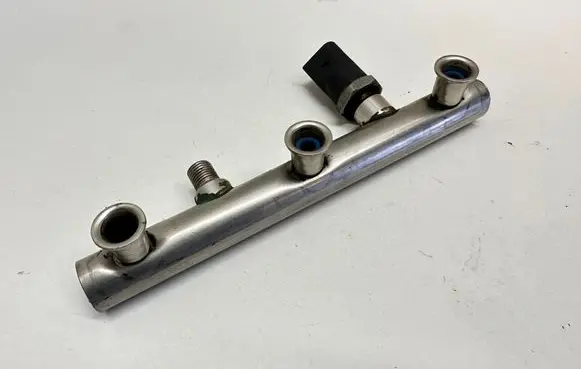 Audi A6 S6 C6 4F Fuel main line pipe 06e130089 8579229