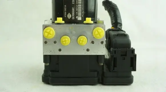 Nissan Navara D40 ABS Pump 476605X21A