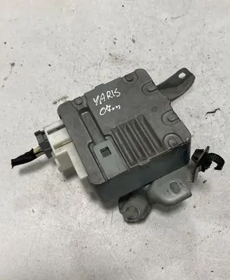 Toyota Yaris Power steering control unit/module 896500D110 1129001330 2250000540