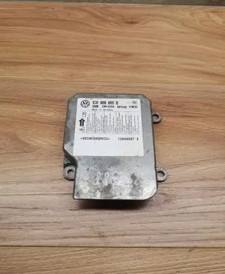 Volkswagen PASSAT B5.5 Airbag control unit/module 1C0909605B 13040807E 5WK43124