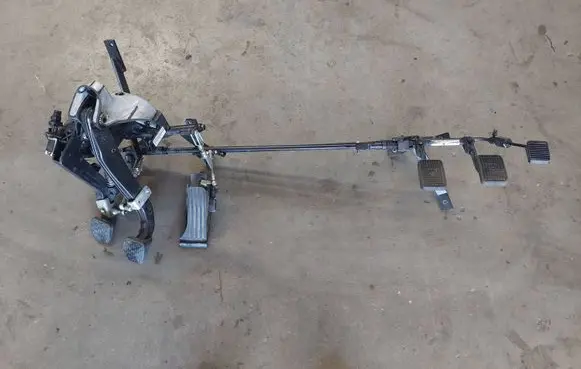 Mercedes-Benz C W204 Pedal assembly A2042908501 A2043000004